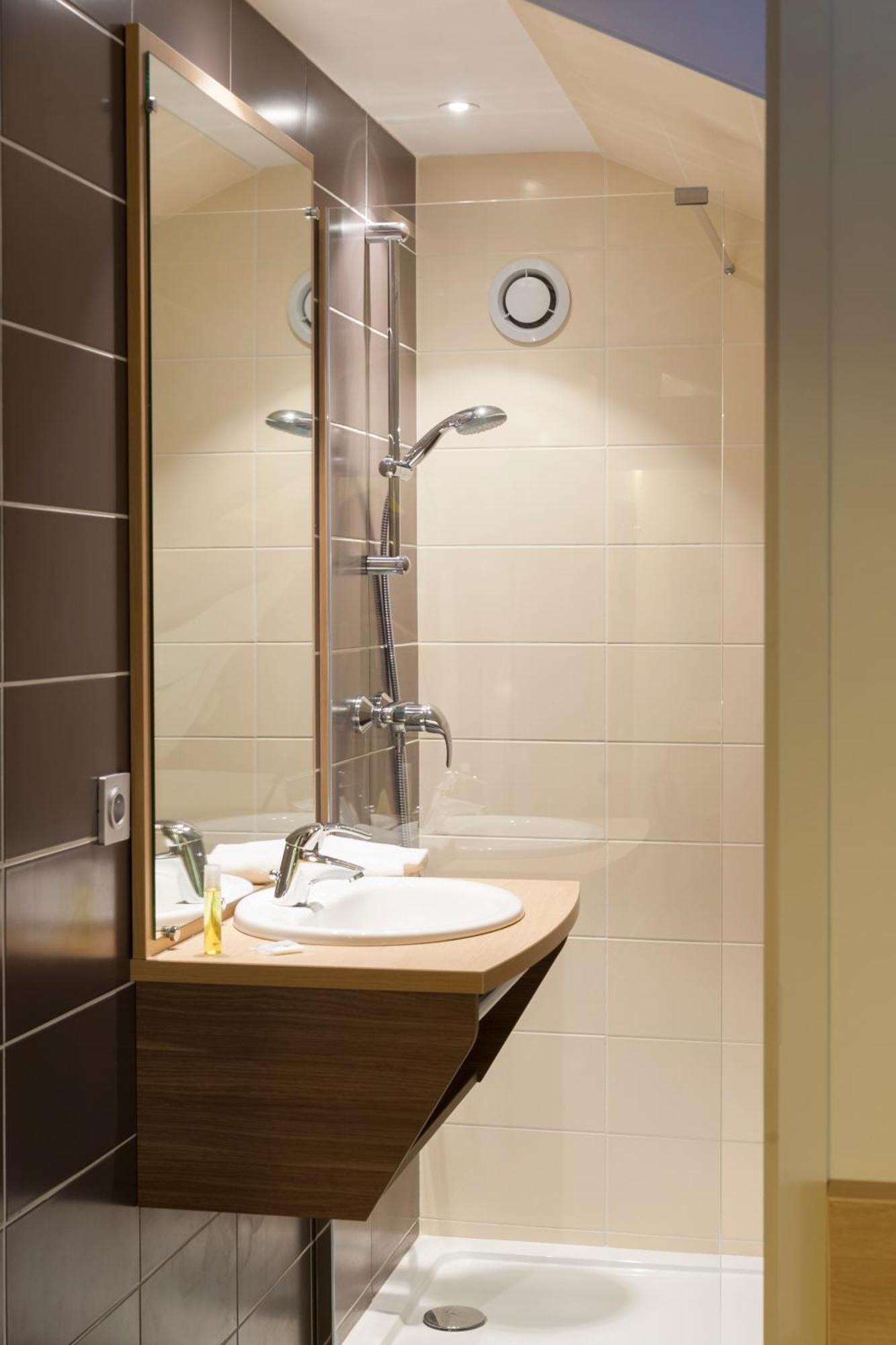 Brit Hotel Macon Centre Gare Екстер'єр фото