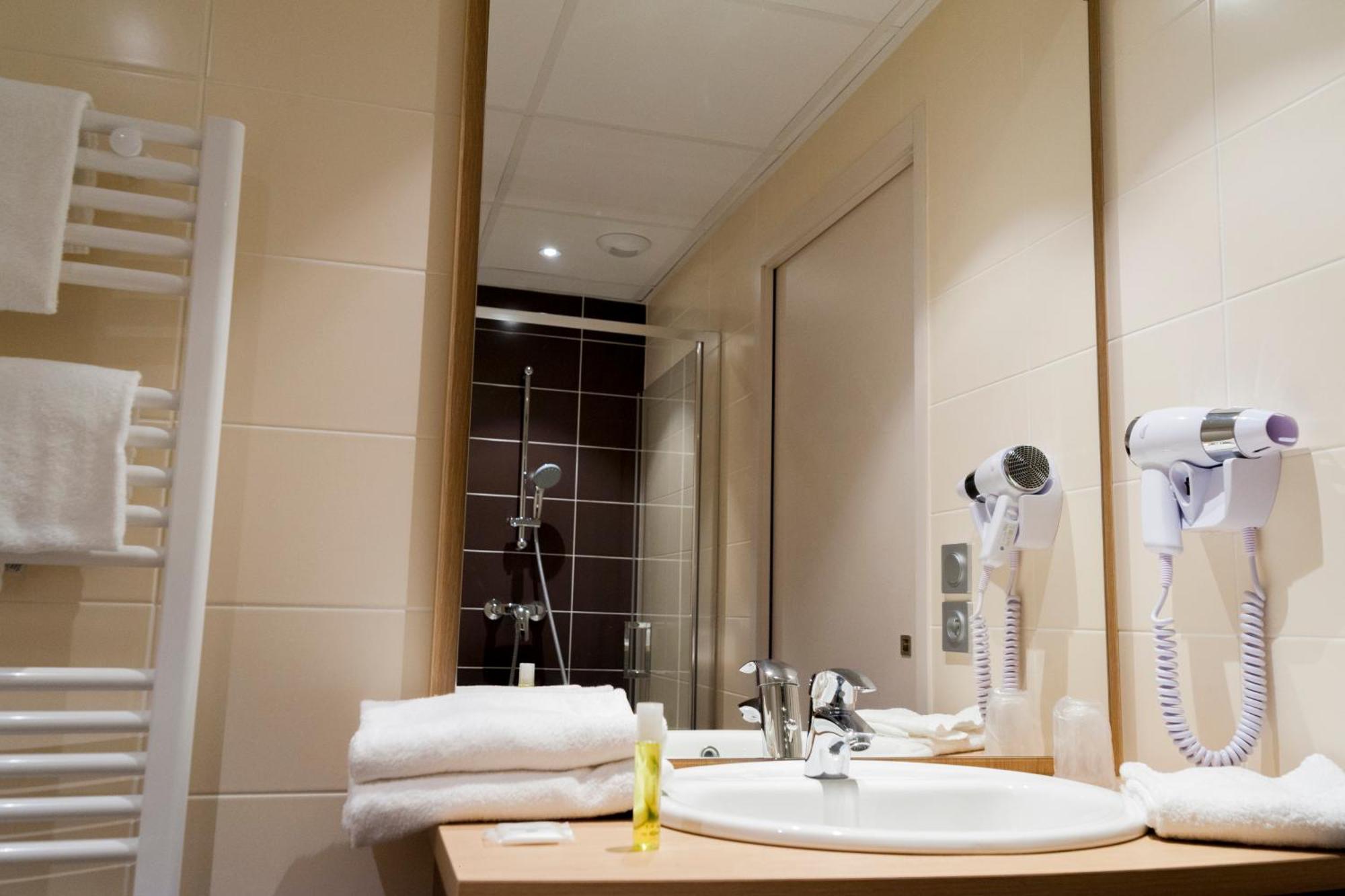 Brit Hotel Macon Centre Gare Екстер'єр фото