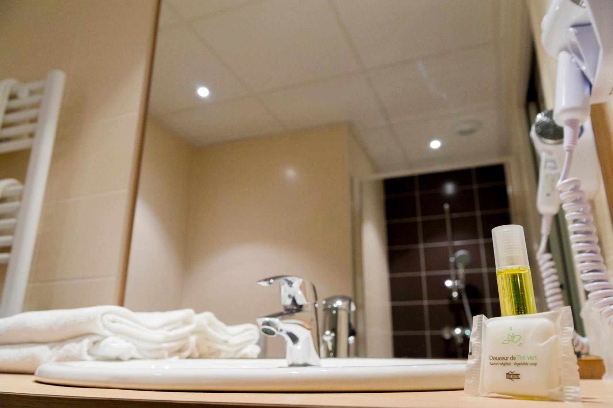 Brit Hotel Macon Centre Gare Екстер'єр фото