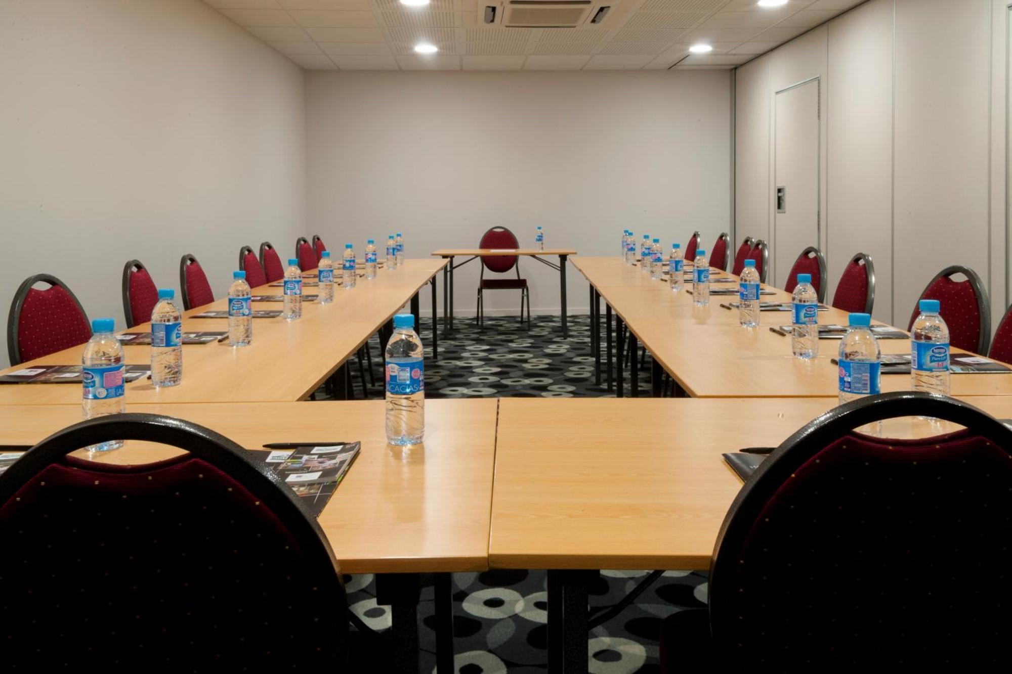 Brit Hotel Macon Centre Gare Екстер'єр фото