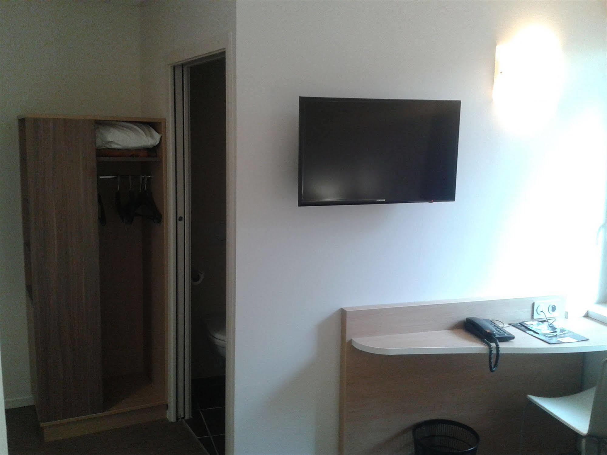 Brit Hotel Macon Centre Gare Екстер'єр фото