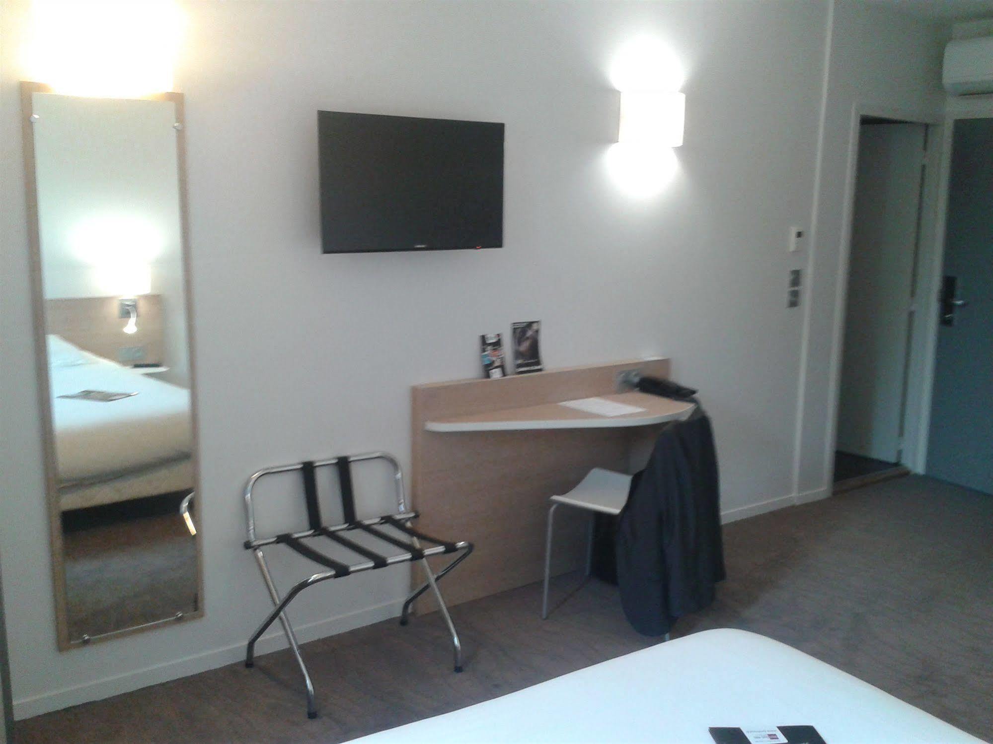 Brit Hotel Macon Centre Gare Екстер'єр фото