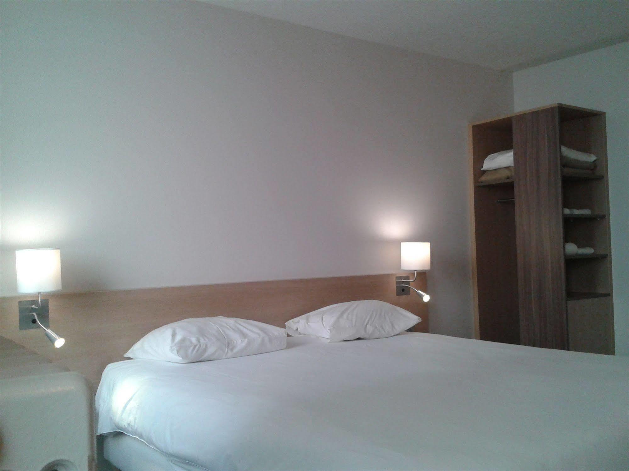 Brit Hotel Macon Centre Gare Екстер'єр фото