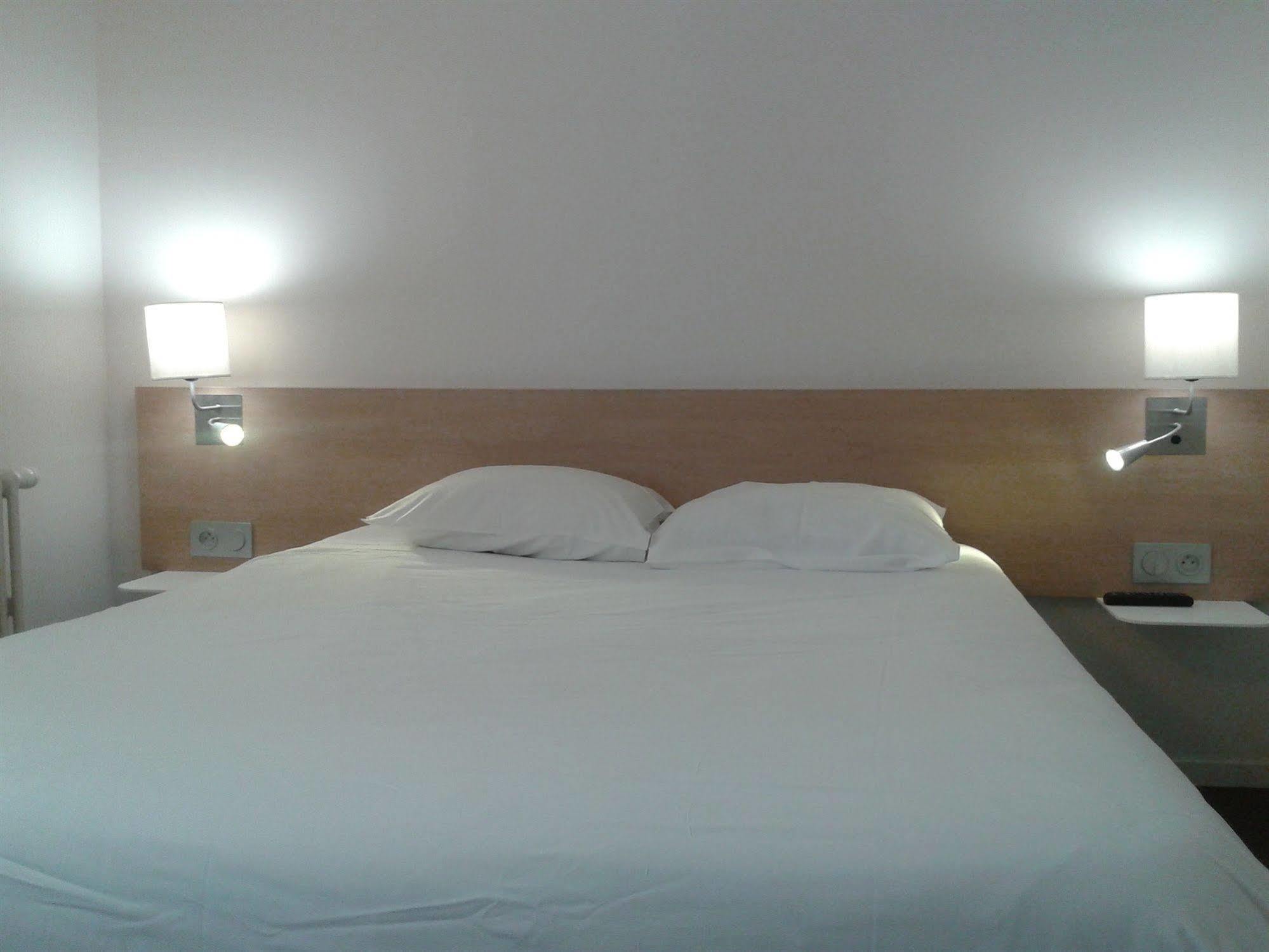 Brit Hotel Macon Centre Gare Екстер'єр фото
