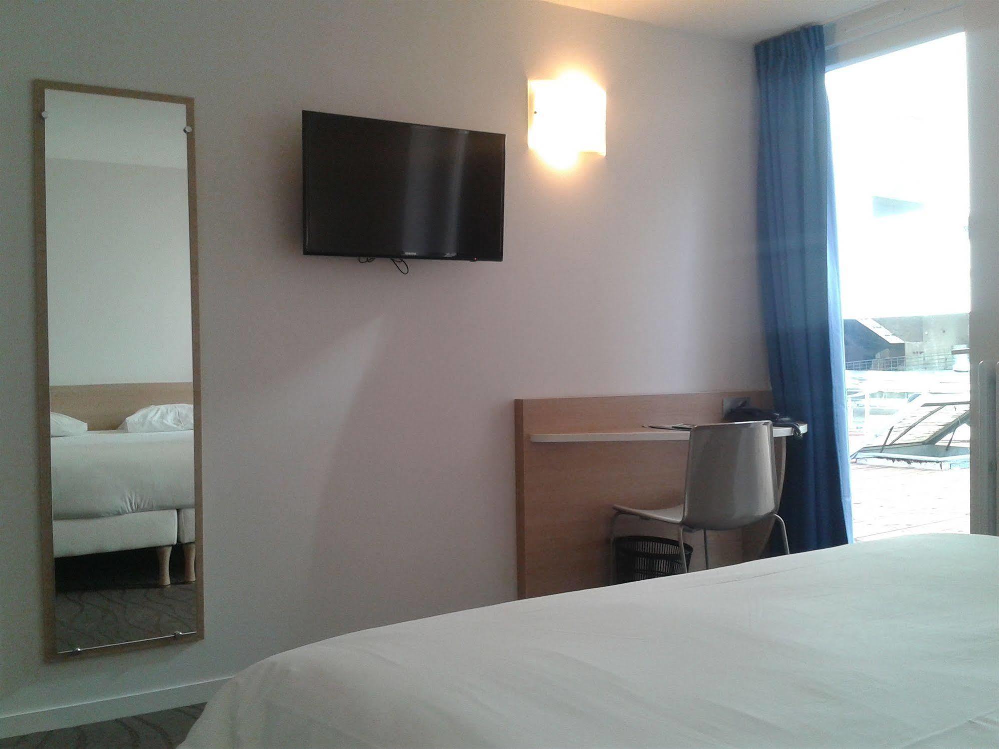 Brit Hotel Macon Centre Gare Екстер'єр фото
